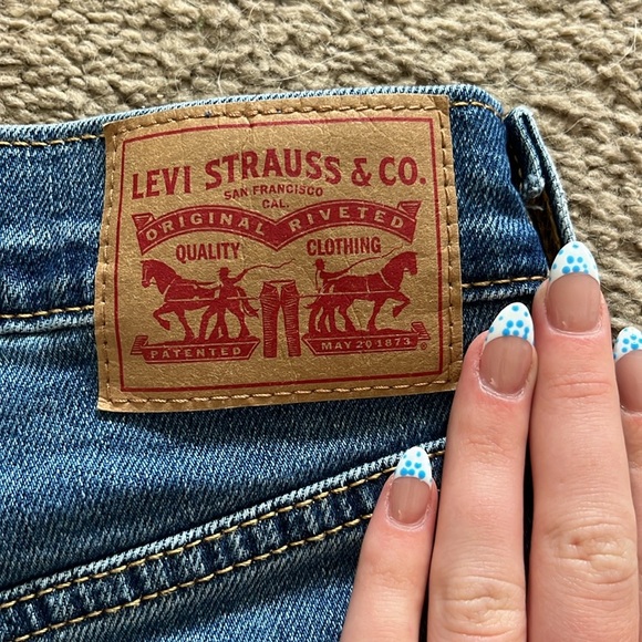 Levi’s Ribcage Straight Ankle Jeans - Picture 3 of 4